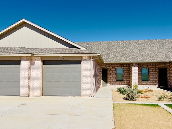 Building Photo - Charming 2 Bedroom, 2 Bathroom Townhome in...