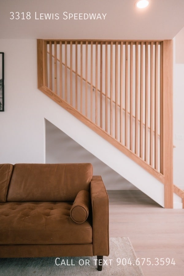 Photo - 3318 Lewis Speedway