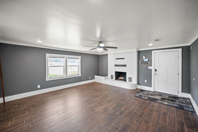 Photo - 24663 Chestnut St