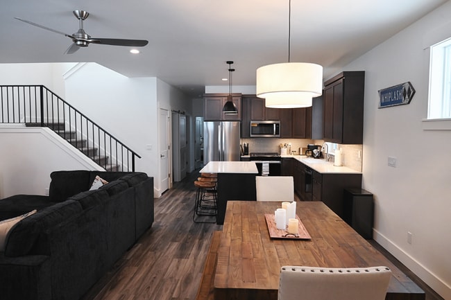 Photo - 180 Dustarr Ln