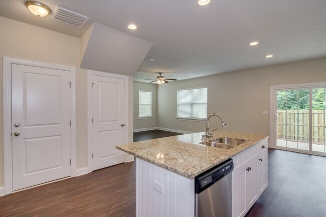 Photo - 1895 Butternut Dr