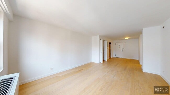 Building Photo - 222 E 39th St Rental