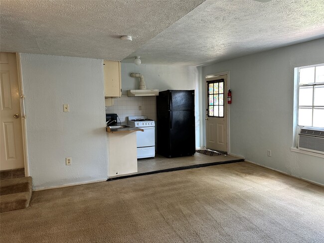 Photo - 4430-4432 Bell St