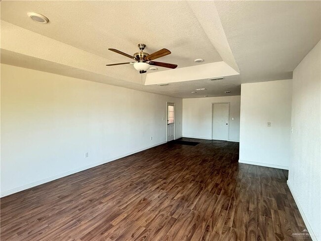 415 W Edinburg Ave