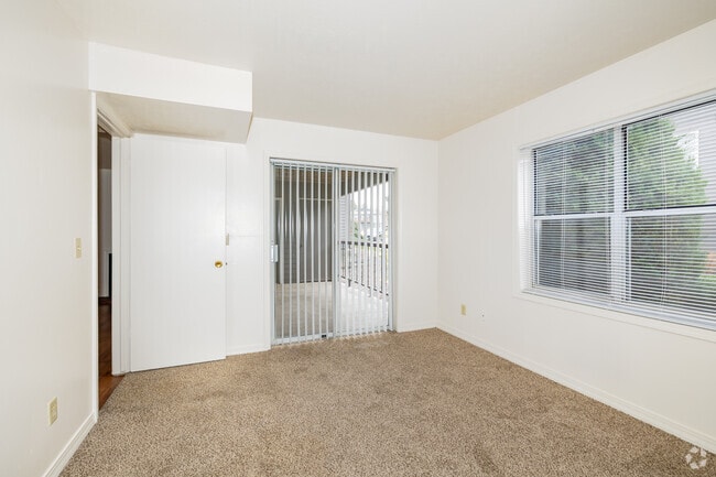 2BR, 2BA - 1,100SF - Second Bedroom