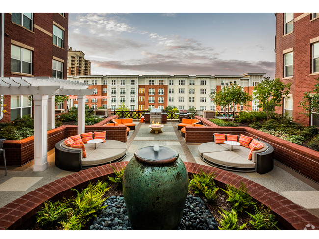 Outdoor Social Area - The Point at Dunn Loring Rental