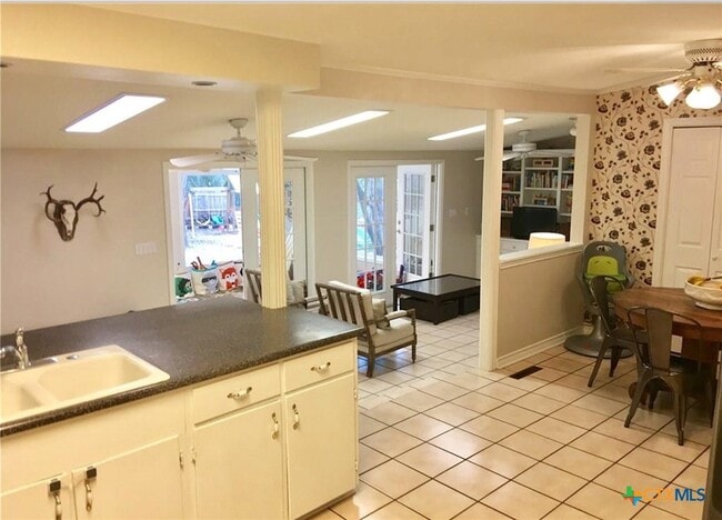 Photo - 890 Laurel Ln