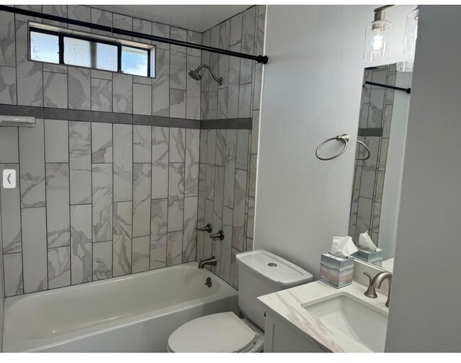 Photo - 561 W 17th St Unit 561