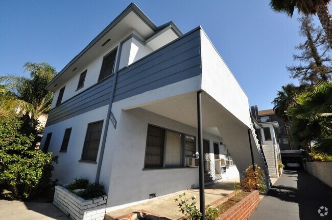 Building Photo - 10924 Camarillo St Unit 03 Rental