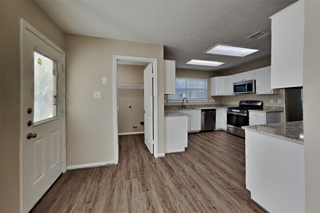 Photo - 16923 Poplar Hill St