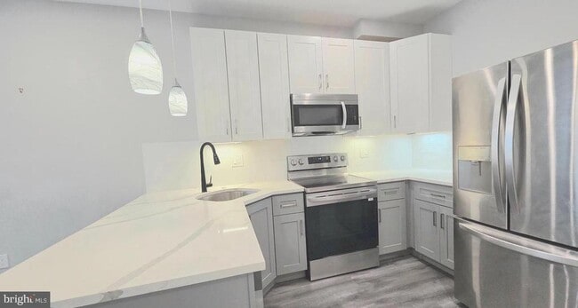 Building Photo - 5233 Chancellor St