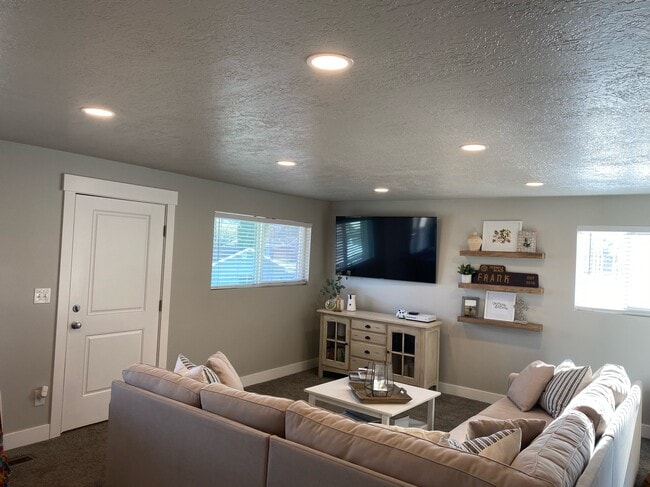 Photo - 675 E 4250 S