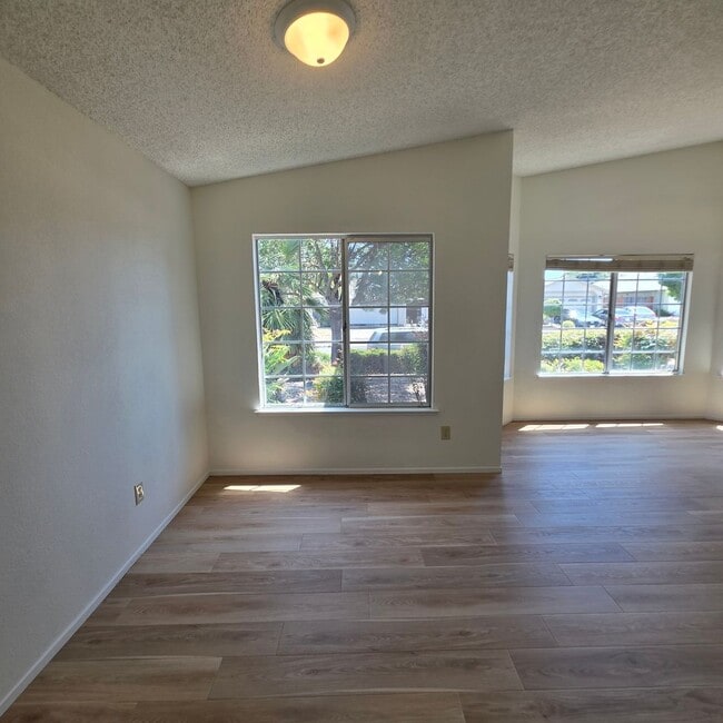 Photo - 3bd/2ba Single Story, Fresh Updates, Huge Backyard
