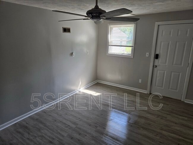 236 S Mary Ellen St Unidad A