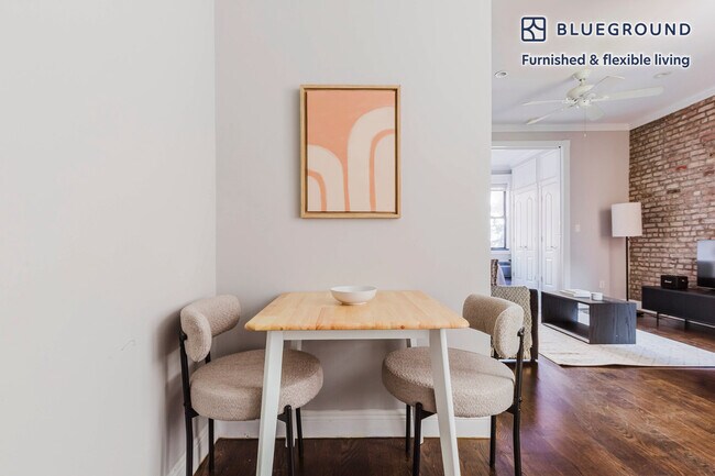 Photo - 290 W 12th St Unidad SI FL2-ID1555