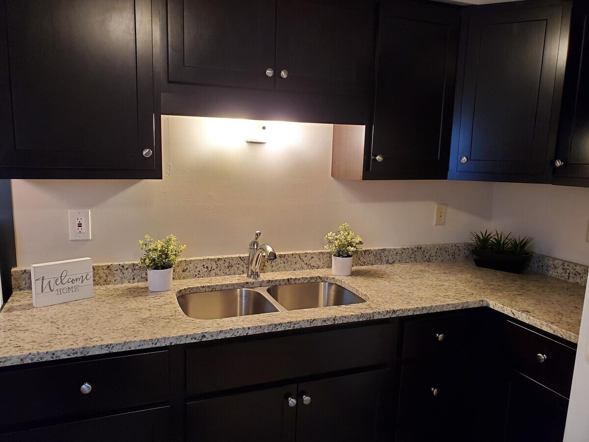 Photo - 7420 Whitcomb St