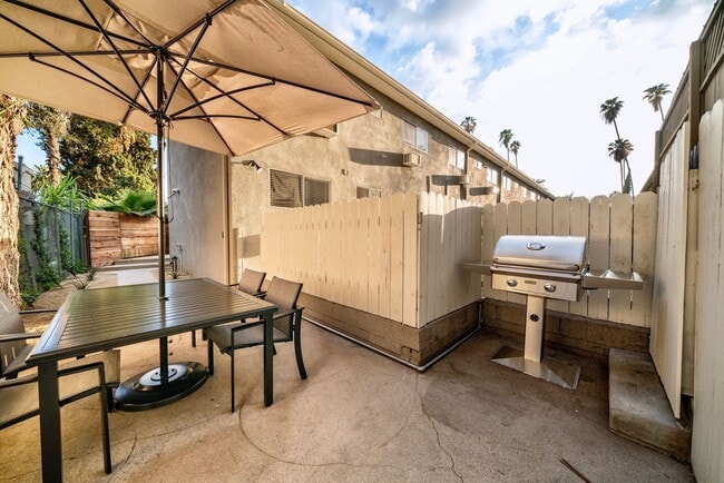 570 N Los Robles Ave