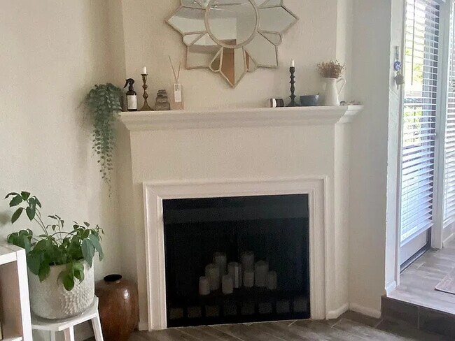 Photo - 1820 E Morten Ave Unidad 113