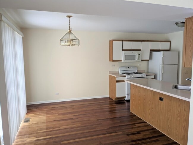 Photo - 692 Silk Oak Ln