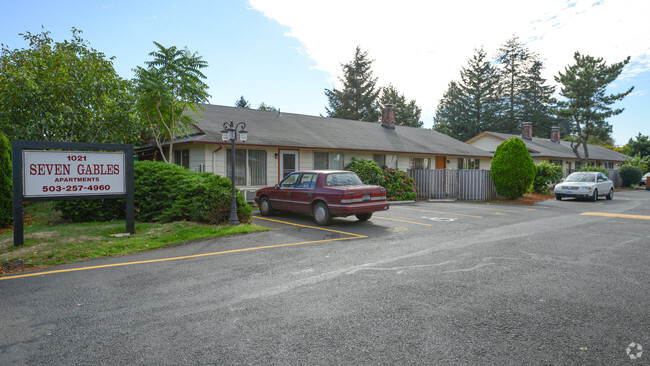 Building Photo - Seven Gables Apartments