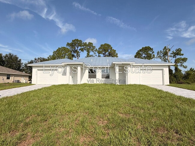 Photo - 2210 Armour Rd