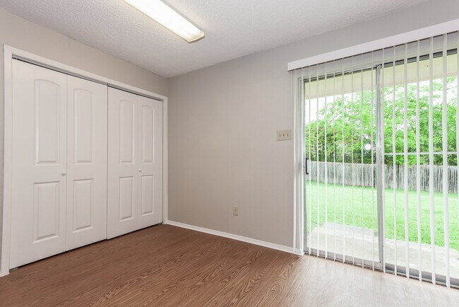 Photo - 716 Admiralty Way