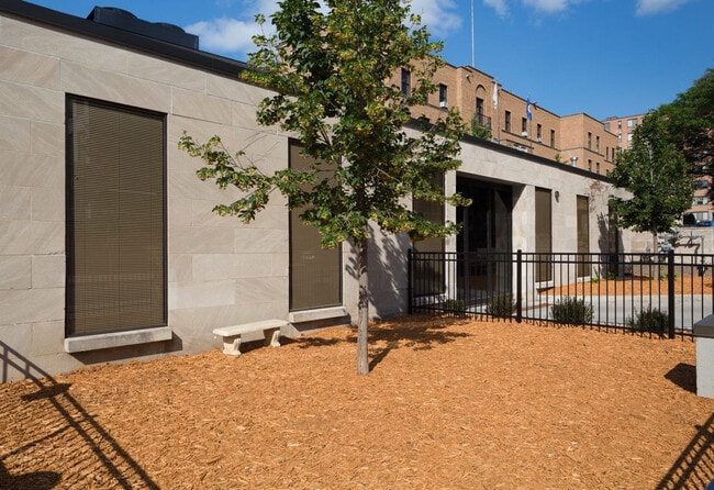 Photo - 430 Oak Grove