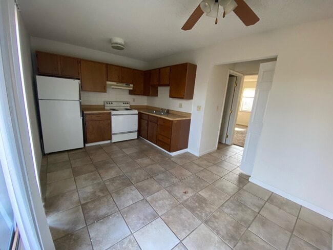 Building Photo - 1010 Jane Dr Unit 1010-02