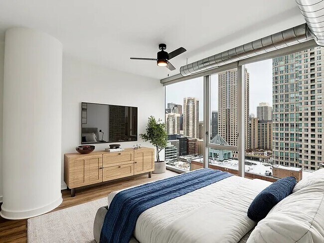 Photo - 165 W Kinzie St