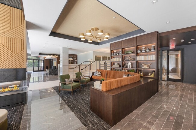 Social área de estar con asientos de banquete - Hanover 8th Street