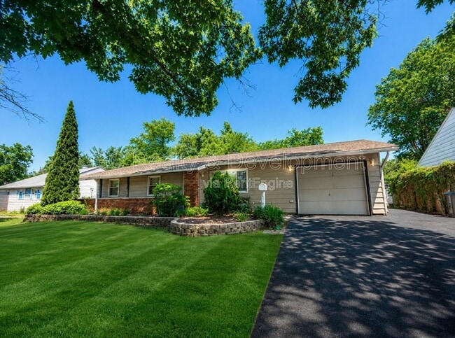 Building Photo - 14949 Highland Ave