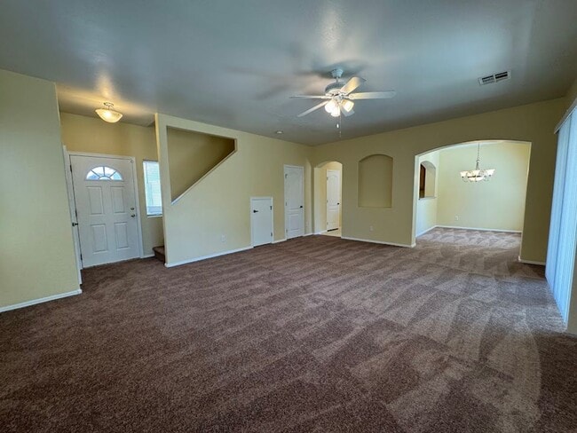 Photo - * $400 off move-in! Call today!!* Spacious 3 Bed Home with Office in Glendale - 2 Car Garage - Fr...