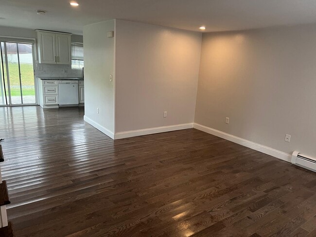 Photo - 945 Riverside Dr