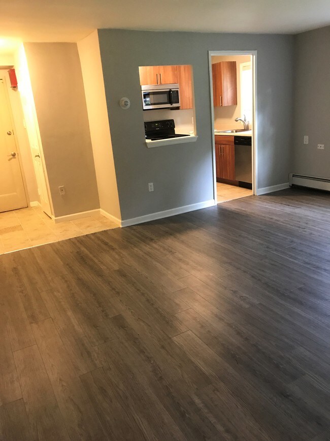 Photo - Oak Gardens Apartments