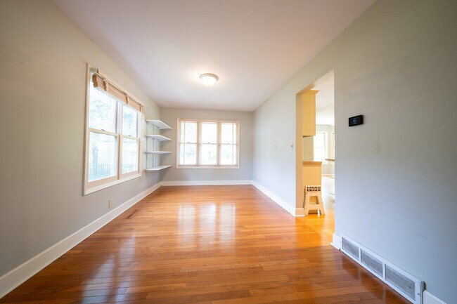 Photo - 210 Orchard St N