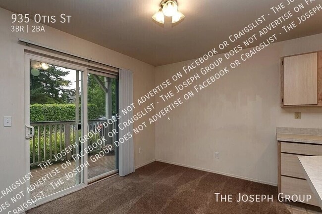 Photo - 935 Otis St