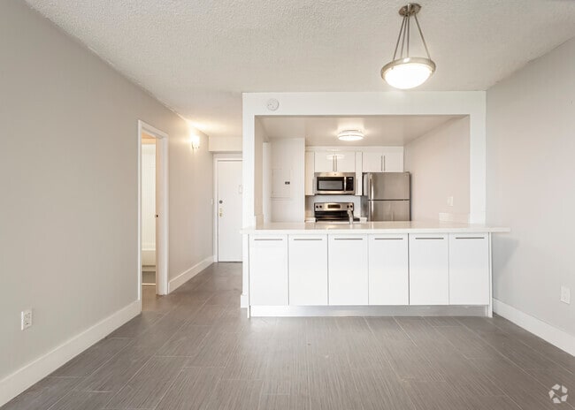 Studio - 625 SF