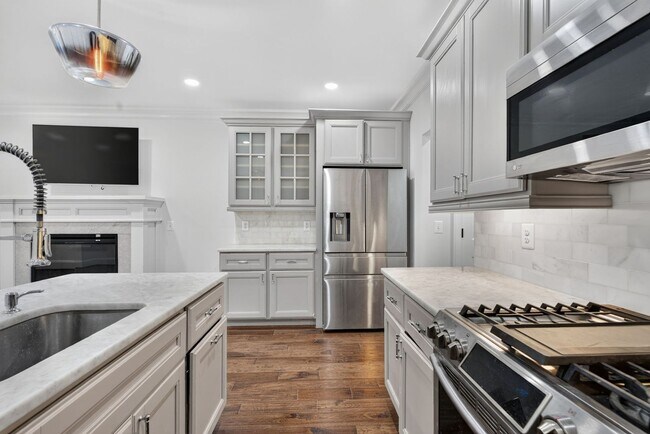 Photo - Bright Adams Morgan Condo with Den, Two Full Baths & In-Unit Laundry Unit 1