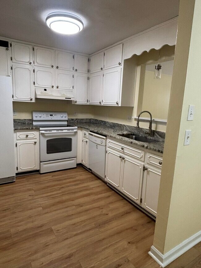 Photo - 552 Teal Ln