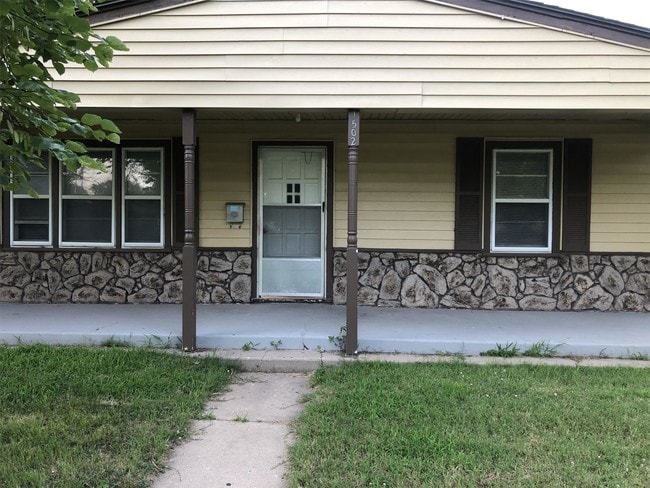 Building Photo - 1502 Arizona Rental