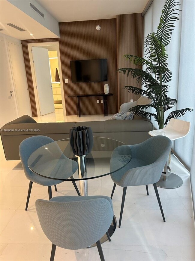 Photo - 300 Biscayne Blvd Way Unidad 906