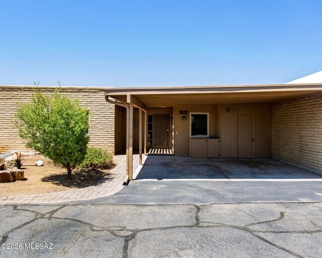 170 E Mountain Morning Dr