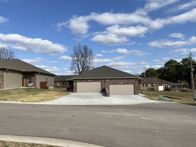 Building Photo - 1308 S Nelson Ct Rental
