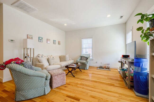 Photo - 408 N Robinson St Unidad A