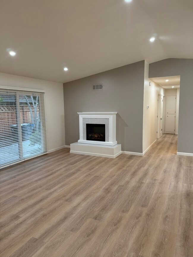 Photo - 1677 Canary Dr