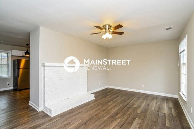 Photo - 3 Bedroom Pet-Friendly Home in Charlotte, NC with Main Street Renewal