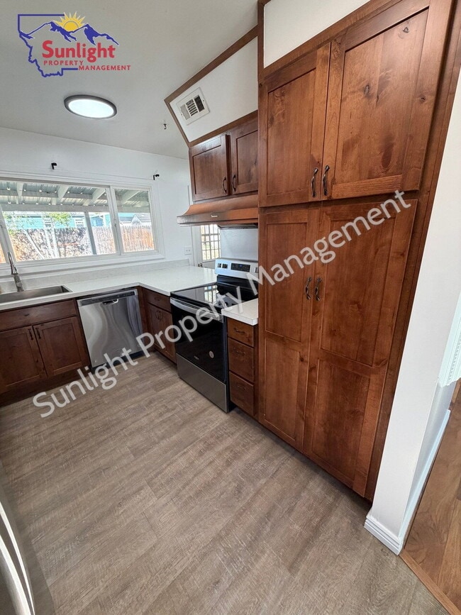 Photo - 2228 Maple St