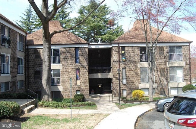 Building Photo - 3346 Hewitt Ave Unit 1-1-A