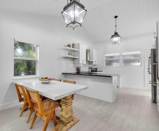 Photo - 1100 El Rado St