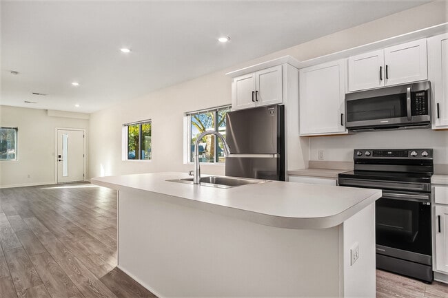 Photo - 937 Fulton St W